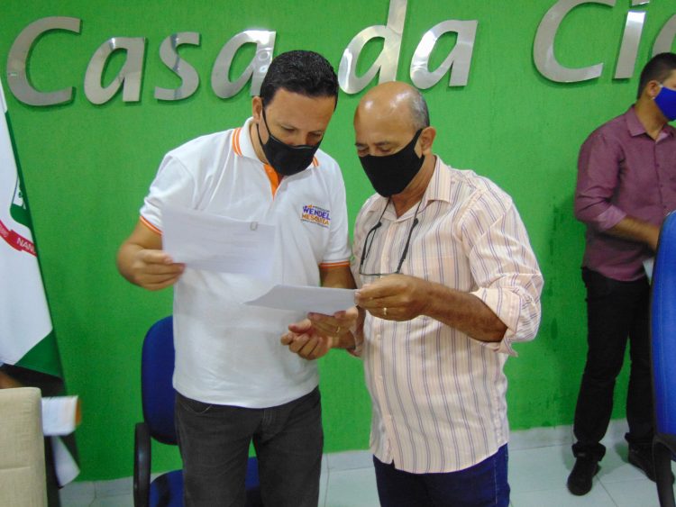 Na manhã desta quinta-feira (21), os vereadores, prefeito, vice-prefeito e autoridades se reuniram com deputado estadual Weldel Mesquita.