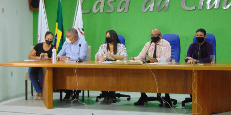 Secretário de Saúde presta esclarecimentos aos vereadores