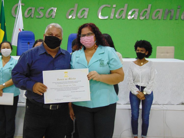 Vereadores prestam homenagem às mulheres do Legislativo Nanuquense