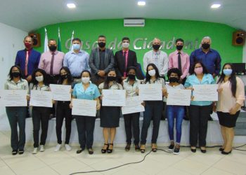 Vereadores prestam homenagem às mulheres do Legislativo Nanuquense