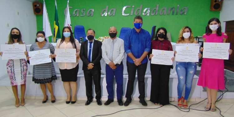 Em sessão solene Câmara presta homenagem às mulheres