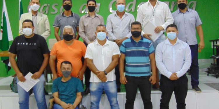 Ricardo Torres Santana, sócio proprietário da empresa Expresso Três Fronteiras, presta esclarecimentos aos vereadores