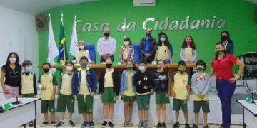 Alunos do Colégio Santo Antônio visitam a Câmara Municipal