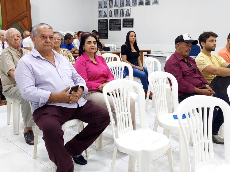 Plenário da Câmara recebe nome do ex-vereador Arnóbio Fagundes de Melo Santos