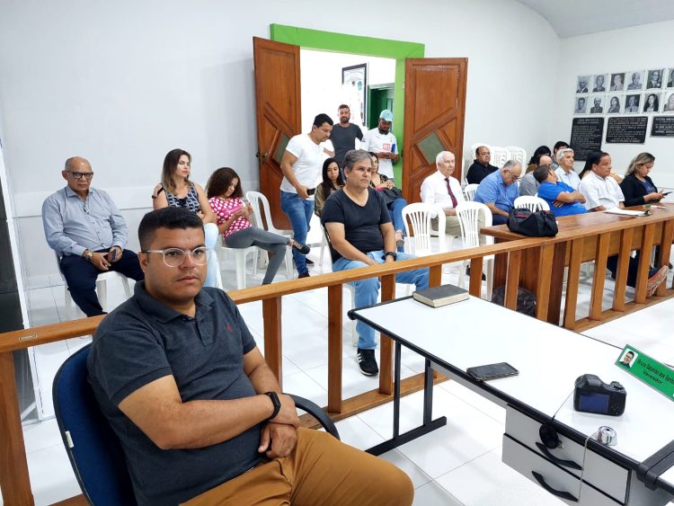 Plenário da Câmara recebe nome do ex-vereador Arnóbio Fagundes de Melo Santos