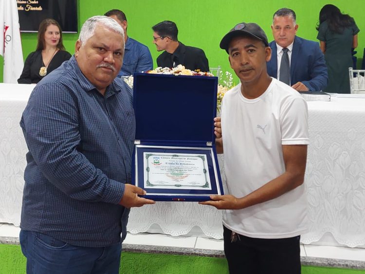 Câmara Municipal entrega Títulos de Cidadania Honorária e Comenda Honra ao Mérito