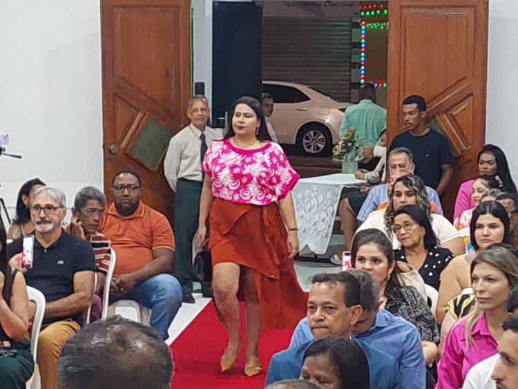 Câmara Municipal entrega Títulos de Cidadania Honorária e Comenda Honra ao Mérito