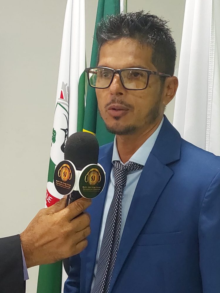 Vereadores, prefeito e vice-prefeito tomam posse