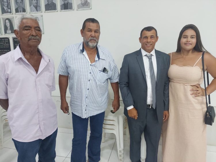 Vereadores, prefeito e vice-prefeito tomam posse