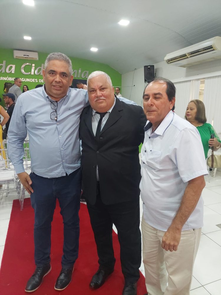 Vereadores, prefeito e vice-prefeito tomam posse