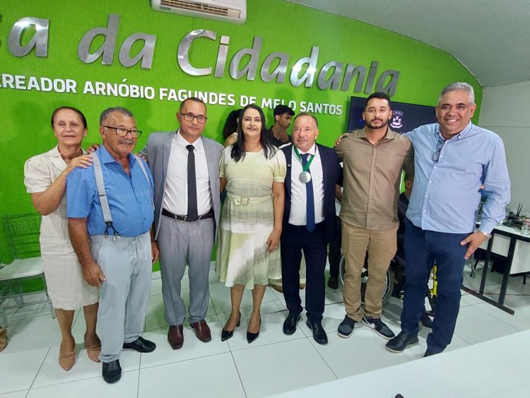 Vereadores, prefeito e vice-prefeito tomam posse