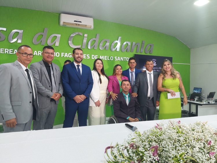 Vereadores, prefeito e vice-prefeito tomam posse