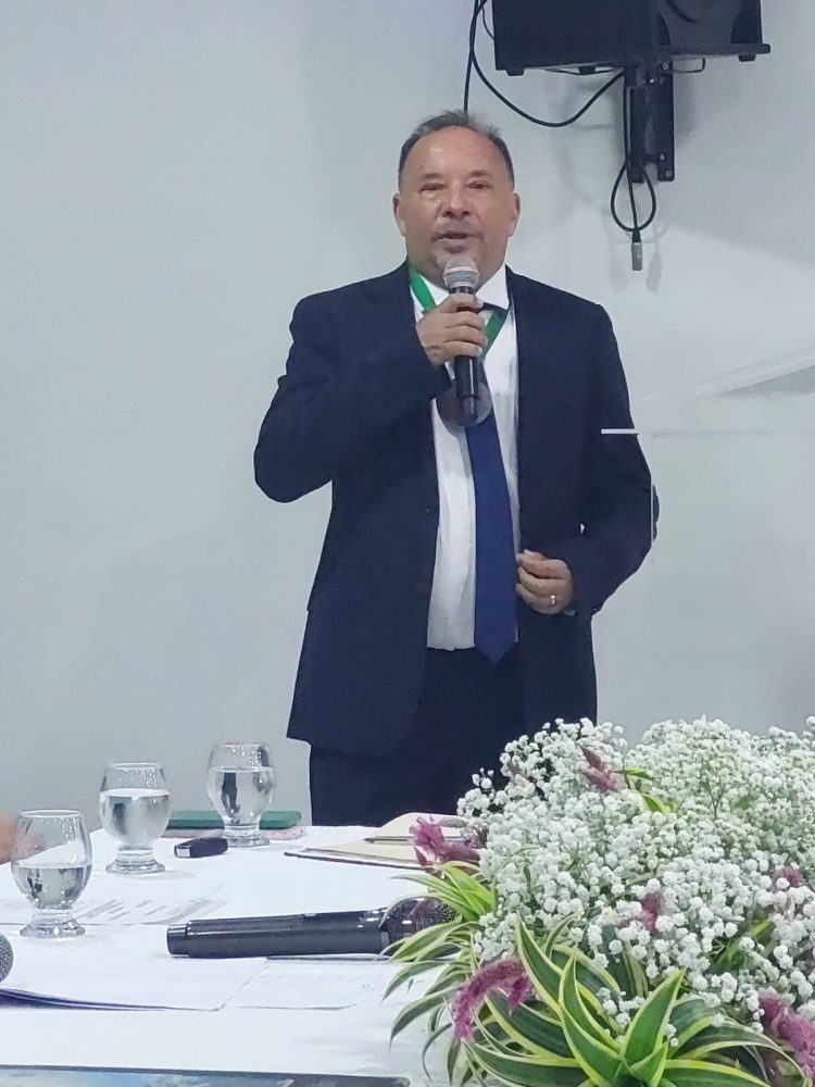 Vereadores, prefeito e vice-prefeito tomam posse