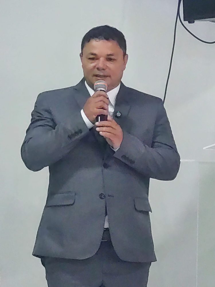 Vereadores, prefeito e vice-prefeito tomam posse