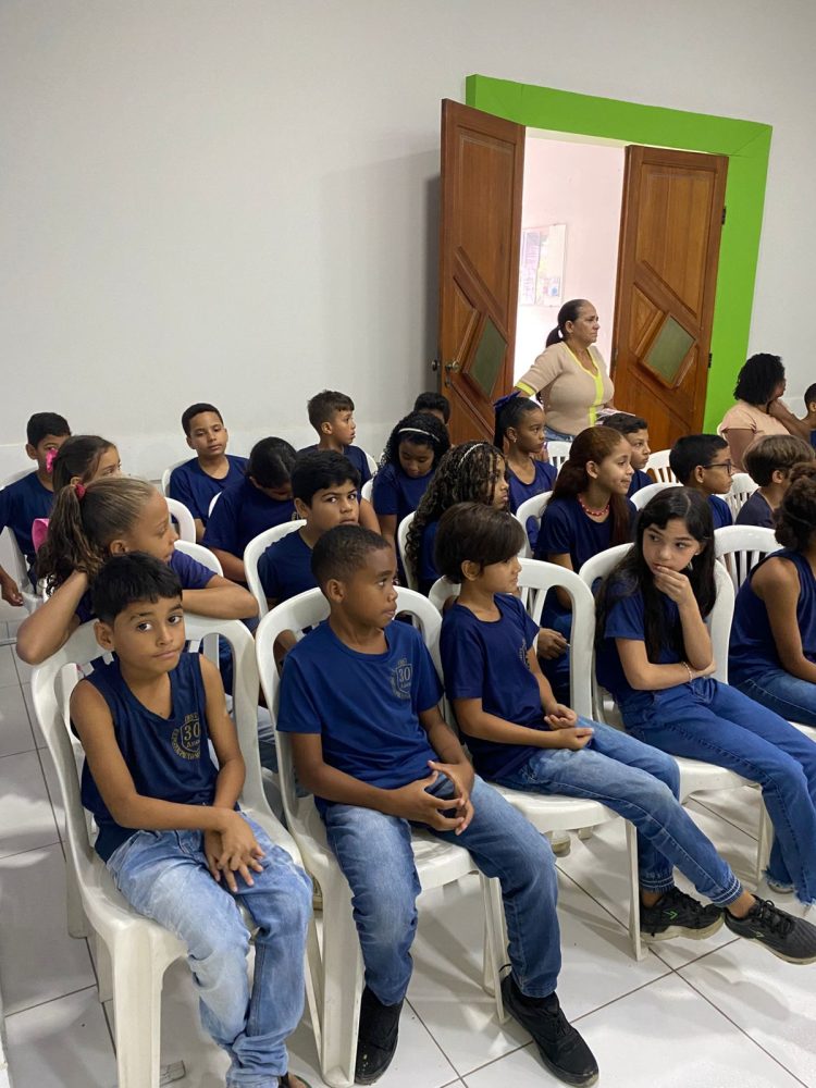 Alunos do 4º ano do ensino fundamental visitam a Câmara Municipal de Nanuque