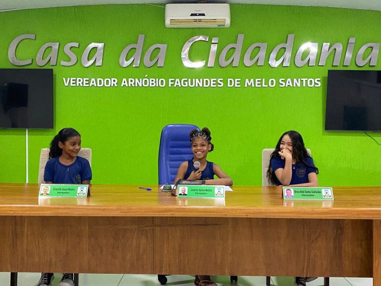 Alunos do 4º ano do ensino fundamental visitam a Câmara Municipal de Nanuque