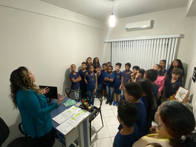 Alunos do 4º ano do ensino fundamental visitam a Câmara Municipal de Nanuque