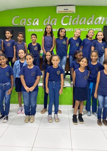 Alunos do 4º ano do ensino fundamental visitam a Câmara Municipal de Nanuque