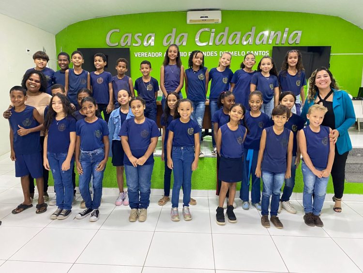 Alunos do 4º ano do ensino fundamental visitam a Câmara Municipal de Nanuque