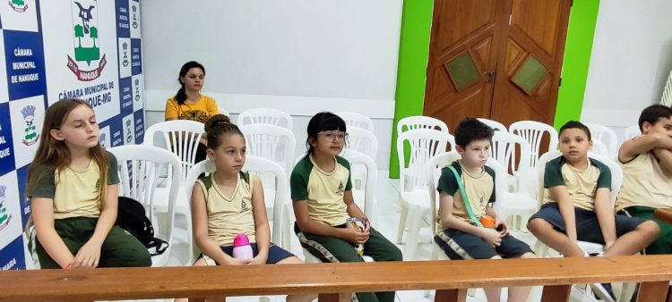 Alunos do 3º ano do ensino fundamental visitam a Câmara Municipal de Nanuque