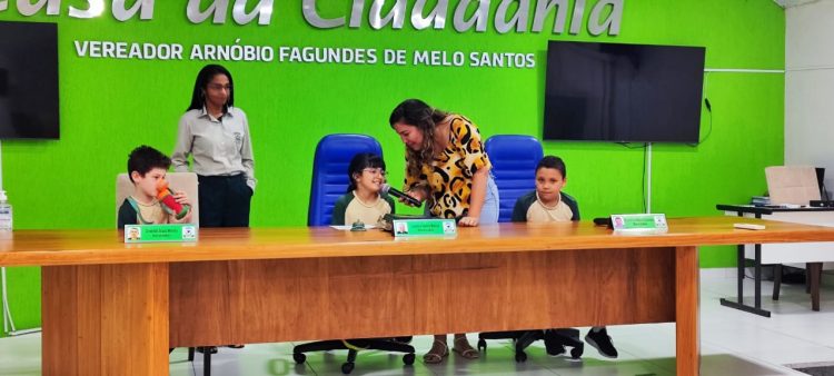 Alunos do 3º ano do ensino fundamental visitam a Câmara Municipal de Nanuque