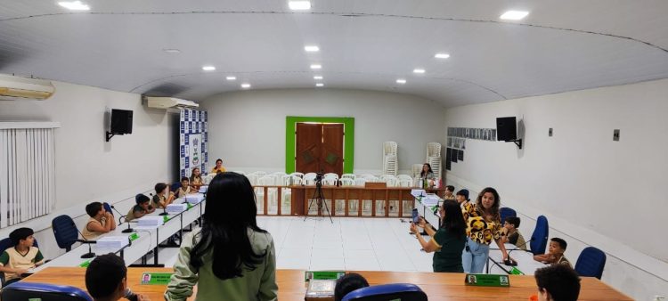 Alunos do 3º ano do ensino fundamental visitam a Câmara Municipal de Nanuque