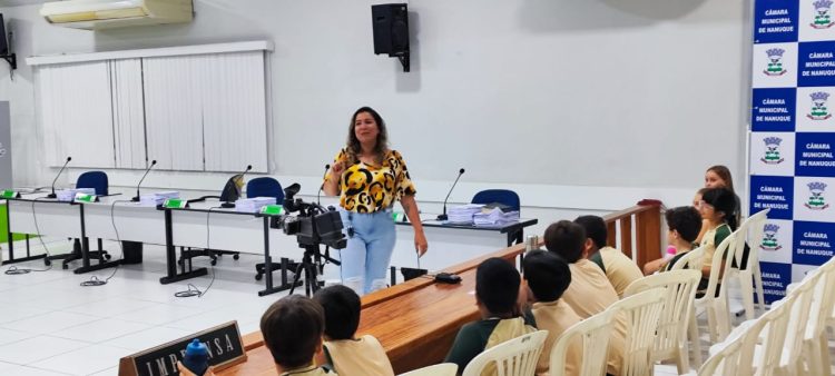 Alunos do 3º ano do ensino fundamental visitam a Câmara Municipal de Nanuque