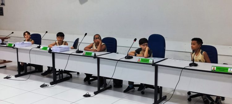 Alunos do 3º ano do ensino fundamental visitam a Câmara Municipal de Nanuque