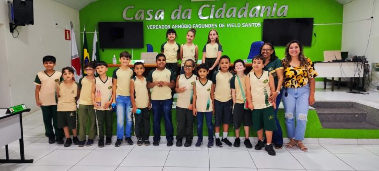 Alunos do 3º ano do ensino fundamental visitam a Câmara Municipal de Nanuque