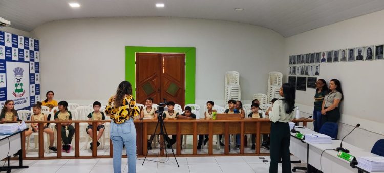 Alunos do 3º ano do ensino fundamental visitam a Câmara Municipal de Nanuque