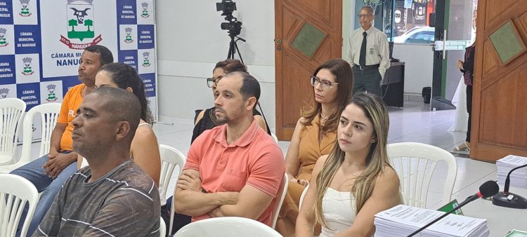 Câmara de Nanuque entrega veículo para Secretaria de Obras do Município