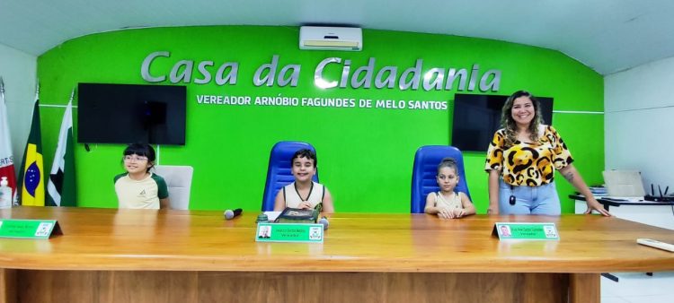 Alunos do 3º ano do ensino fundamental visitam a Câmara Municipal de Nanuque