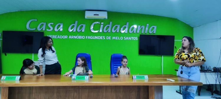 Alunos do 3º ano do ensino fundamental visitam a Câmara Municipal de Nanuque