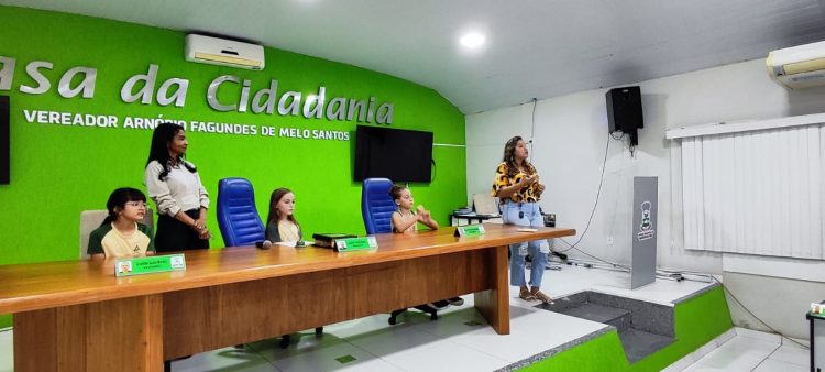 Alunos do 3º ano do ensino fundamental visitam a Câmara Municipal de Nanuque