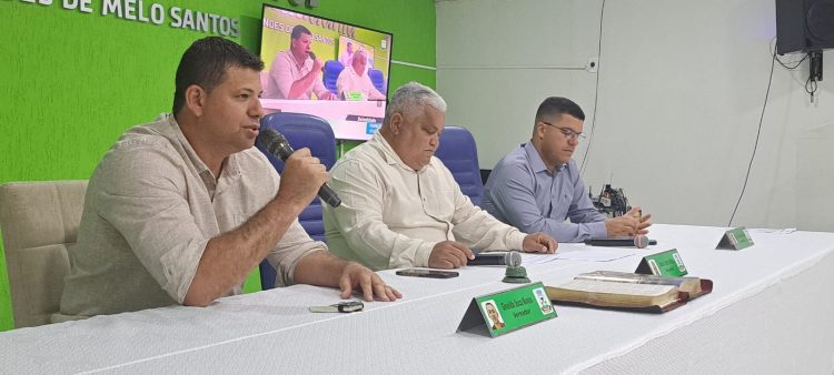 Câmara de Nanuque entrega veículo para Secretaria de Obras do Município