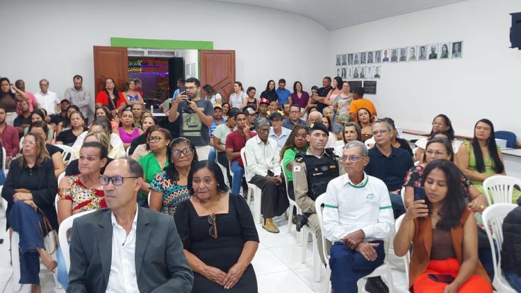 Vereadores entregam Títulos de Cidadania Honorária e Comenda Honra ao Mérito Nanuquense