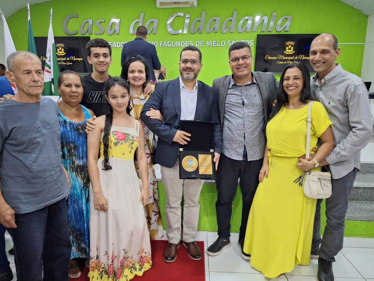 Vereadores entregam Títulos de Cidadania Honorária e Comenda Honra ao Mérito Nanuquense