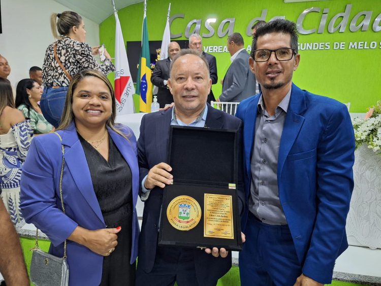 Vereadores entregam Títulos de Cidadania Honorária e Comenda Honra ao Mérito Nanuquense