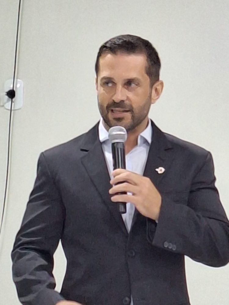 Vereadores entregam Títulos de Cidadania Honorária e Comenda Honra ao Mérito Nanuquense