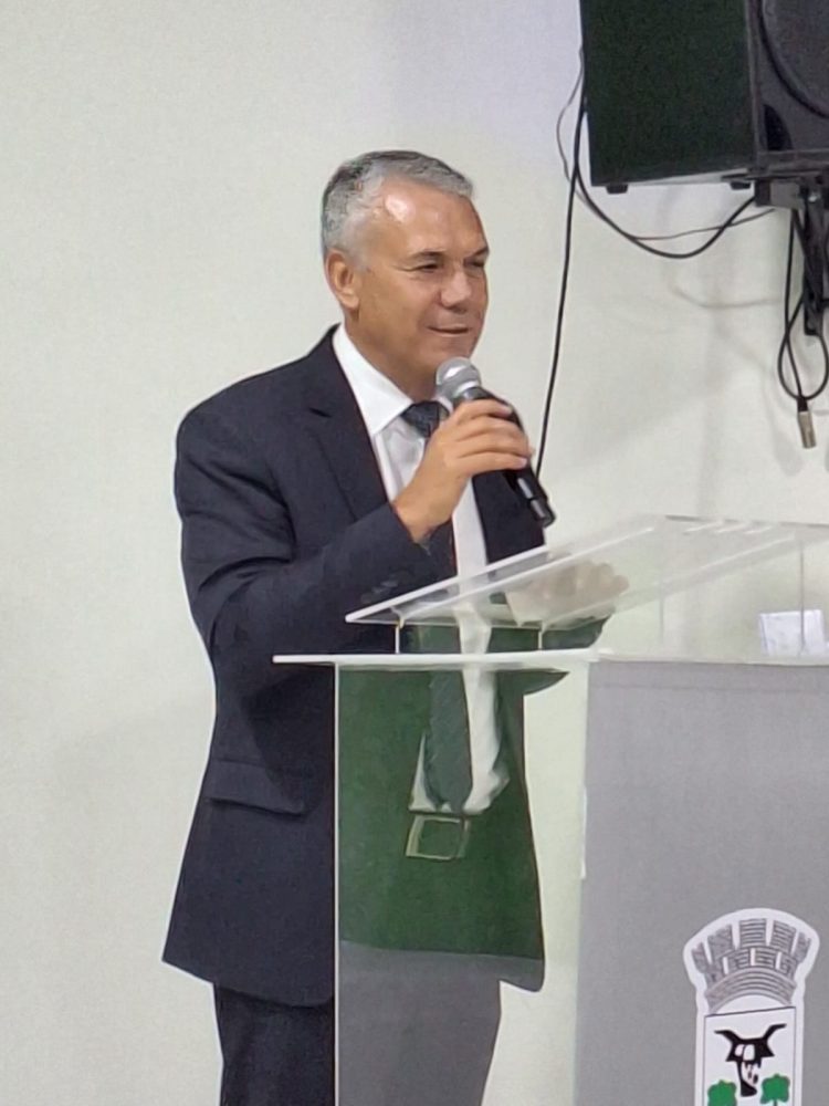 Vereadores entregam Títulos de Cidadania Honorária e Comenda Honra ao Mérito Nanuquense