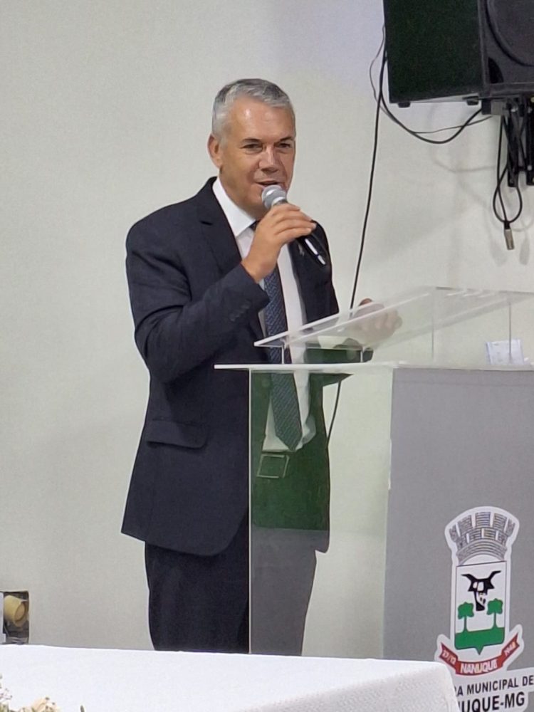 Vereadores entregam Títulos de Cidadania Honorária e Comenda Honra ao Mérito Nanuquense