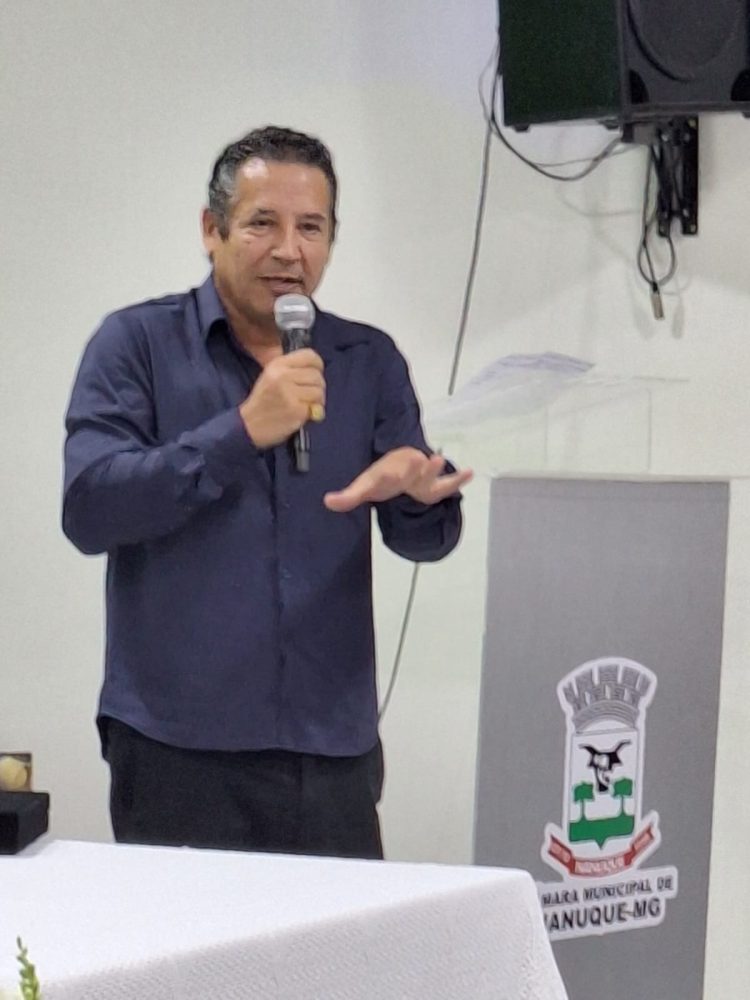 Vereadores entregam Títulos de Cidadania Honorária e Comenda Honra ao Mérito Nanuquense