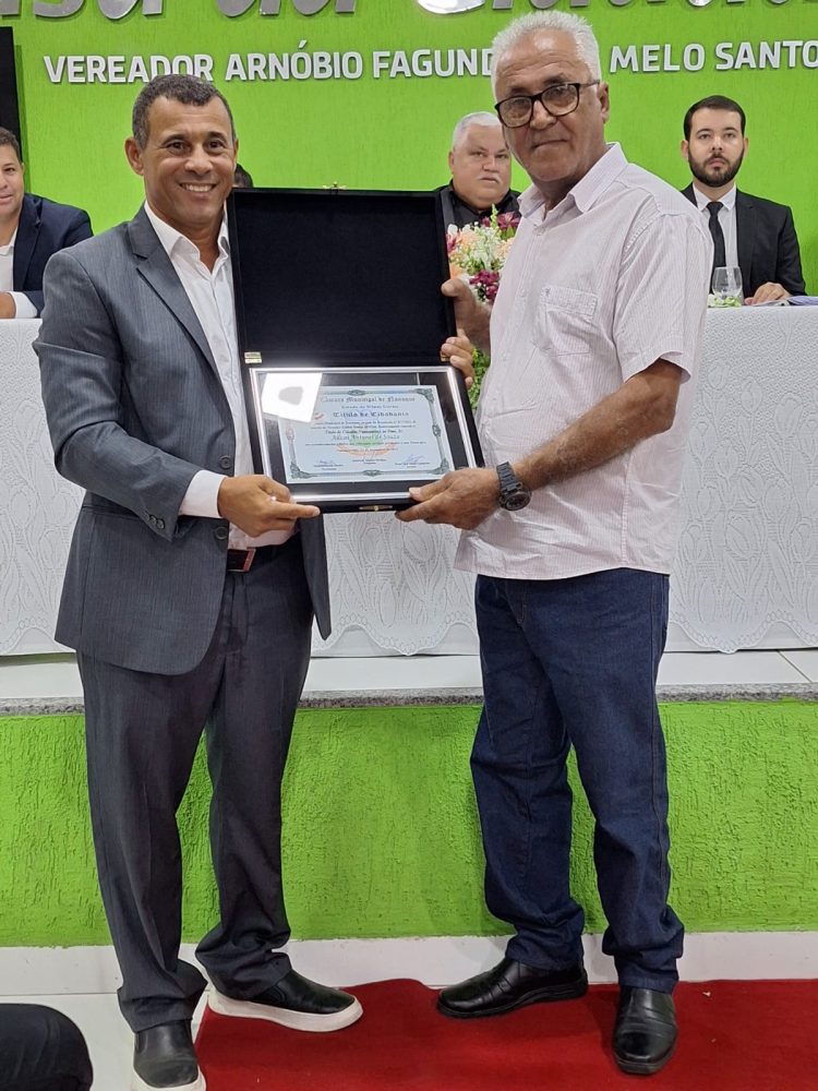 Vereadores entregam Títulos de Cidadania Honorária e Comenda Honra ao Mérito Nanuquense