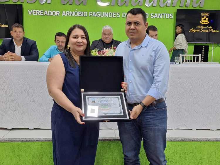 Vereadores entregam Títulos de Cidadania Honorária e Comenda Honra ao Mérito Nanuquense