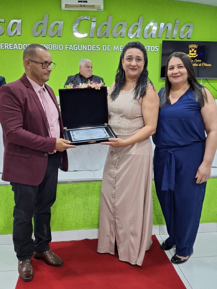 Vereadores entregam Títulos de Cidadania Honorária e Comenda Honra ao Mérito Nanuquense