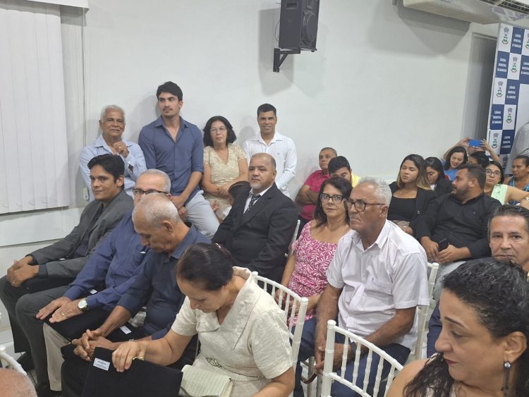 Vereadores entregam Títulos de Cidadania Honorária e Comenda Honra ao Mérito Nanuquense