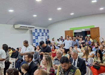 Vereadores entregam Títulos de Cidadania Honorária e Comenda Honra ao Mérito Nanuquense