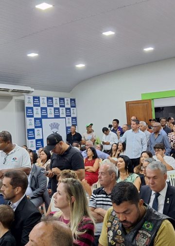 Vereadores entregam Títulos de Cidadania Honorária e Comenda Honra ao Mérito Nanuquense