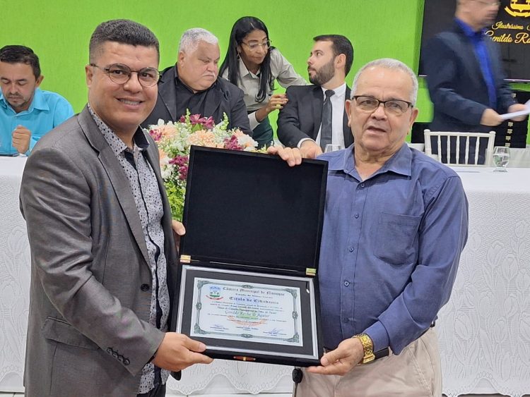 Vereadores entregam Títulos de Cidadania Honorária e Comenda Honra ao Mérito Nanuquense