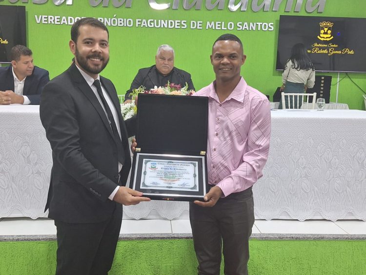 Vereadores entregam Títulos de Cidadania Honorária e Comenda Honra ao Mérito Nanuquense